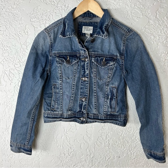 Forever 21 | Cropped Denim Trucker Jacket - Picture 2 of 13